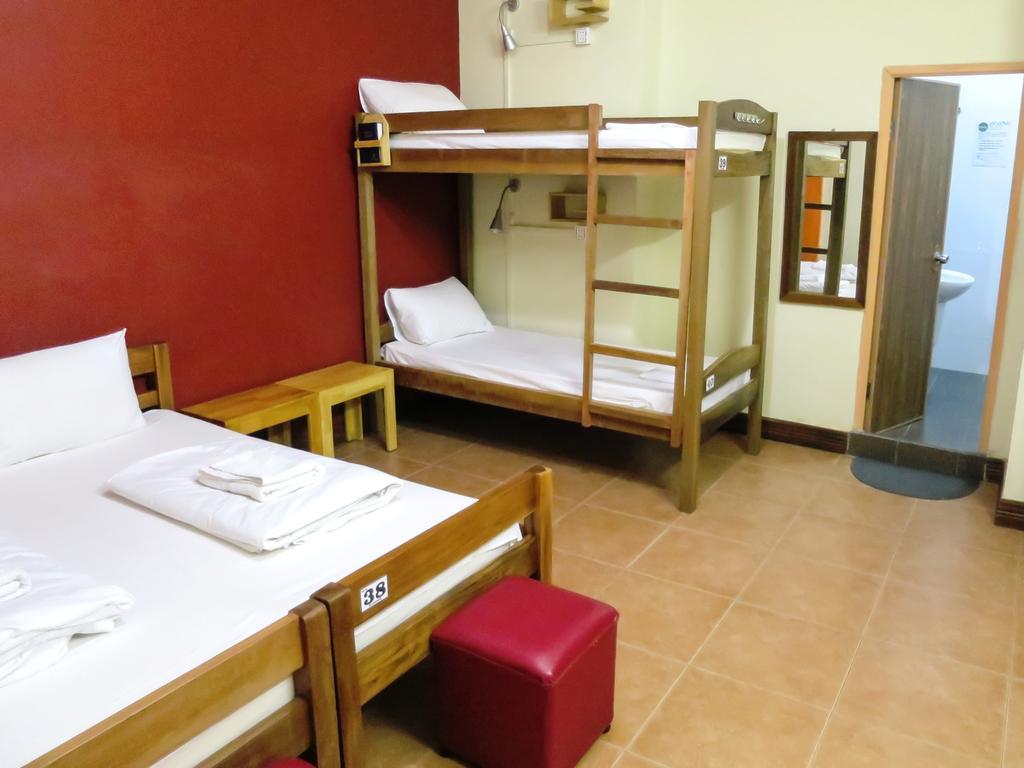 Envoy Hostel Phnom Penh Exteriör bild