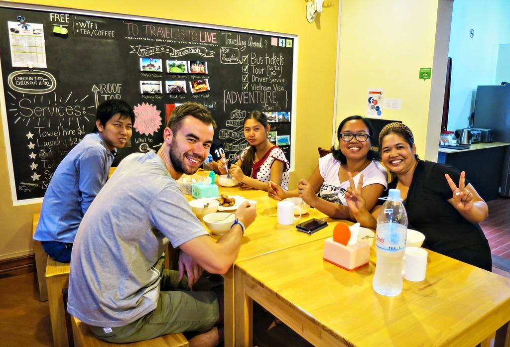Envoy Hostel Phnom Penh Exteriör bild